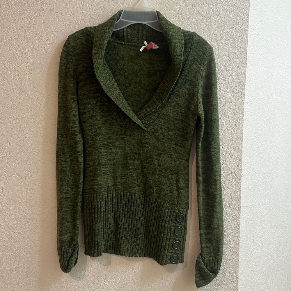 Green v-neck sweater with buttons at the waist